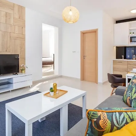 Palm With Swimming Pool Apartamento